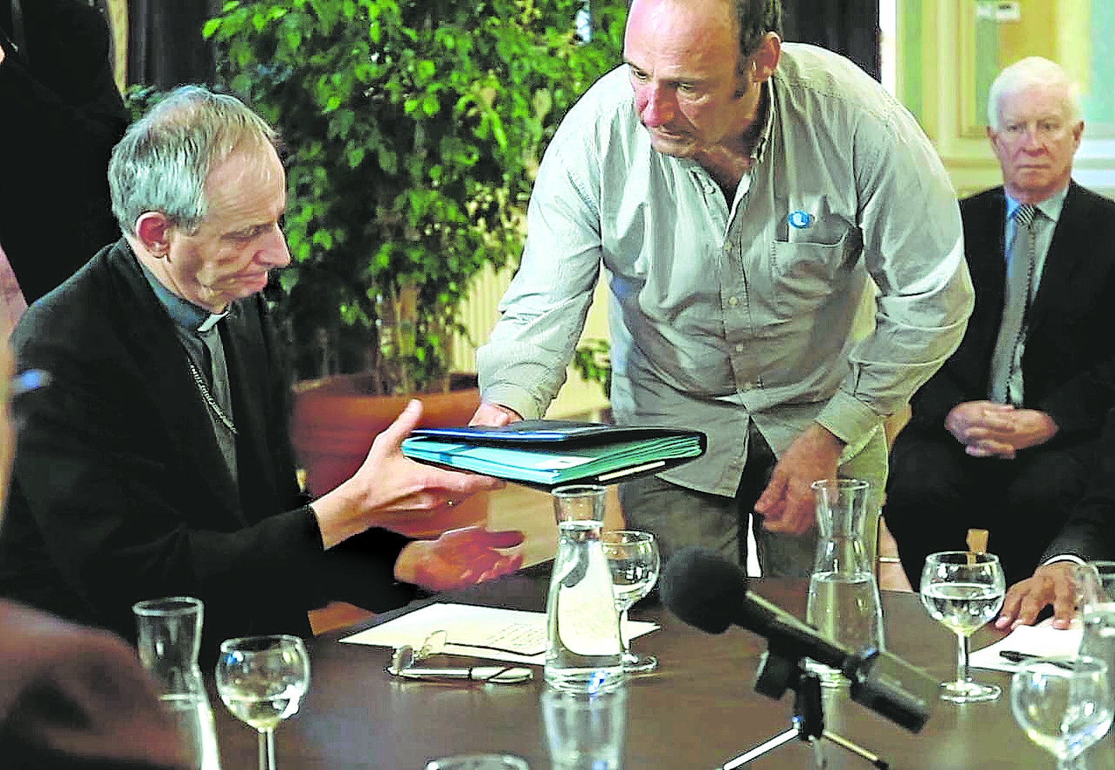 Pradales se verá en Bolonia con el cardenal Zuppi, exmediador con ETA