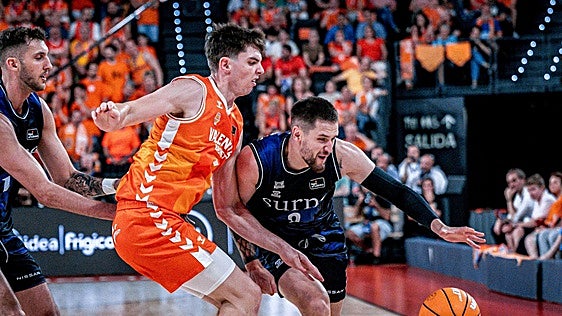 El Surne Bilbao roza la proeza en Valencia (83-80)