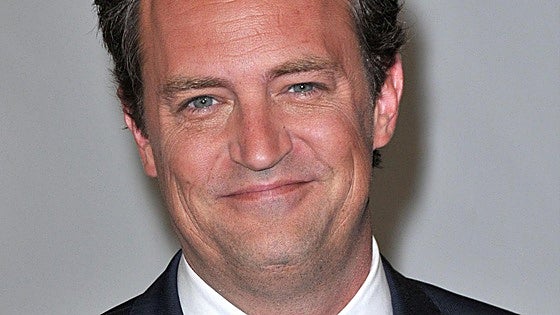 A subasta parte del legado de Matthew Perry: decenas de guiones de 'Friends', una carta de Jennifer Aniston...