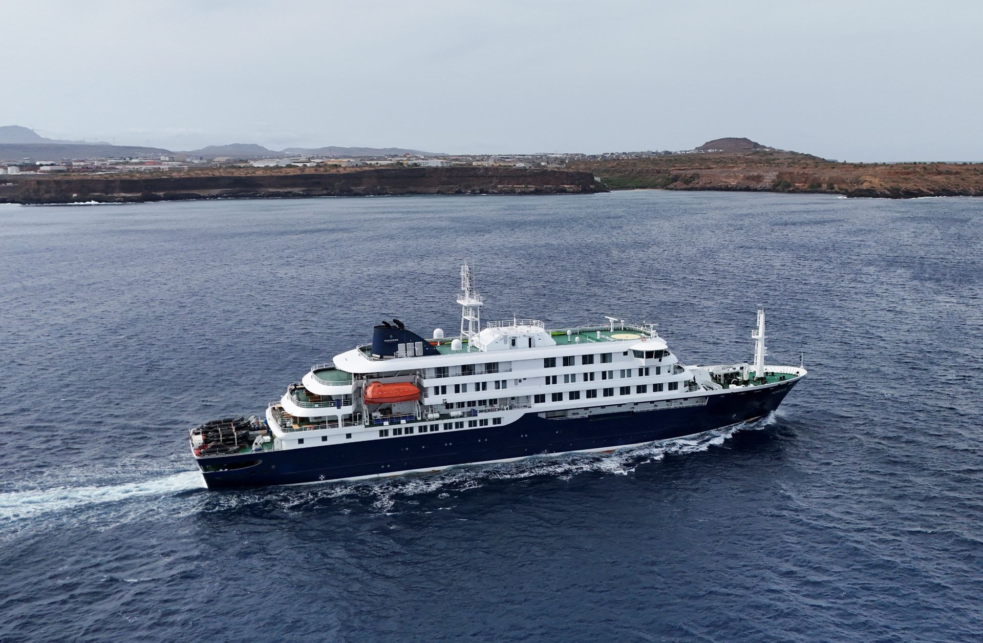 El Gobierno monta un desembarco exprés para repatriar al pasaje y tranquilizar a Canarias