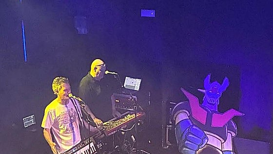 Un Pingüino En Mi Ascensor arranca la gira de sus 40 años en Bilbao