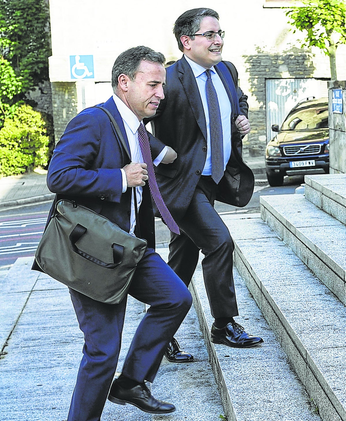 La cooperativa informó a sus socios días antes que se iba a tirar el palacete de Getxo