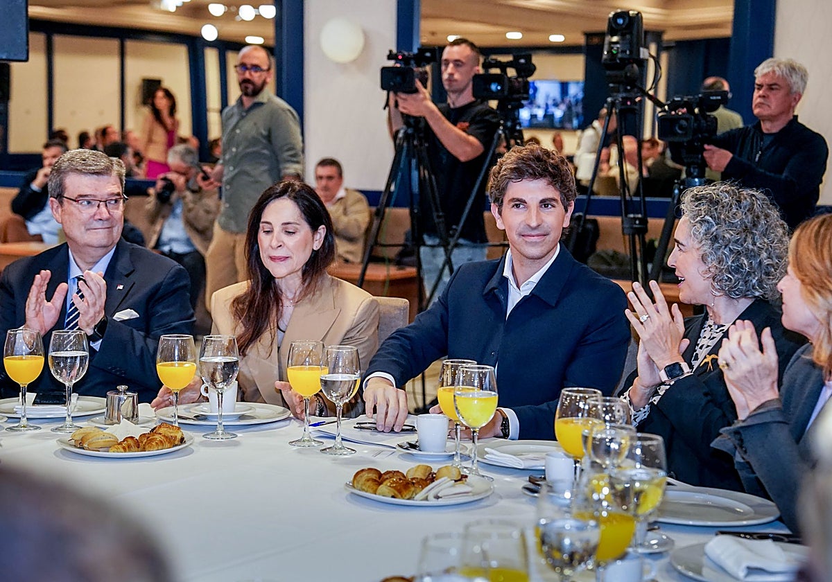 El alcalde de San Sebastián pide en Bilbao «menos competencia» entre capitales: «somos una gran metrópoli vasca europea»