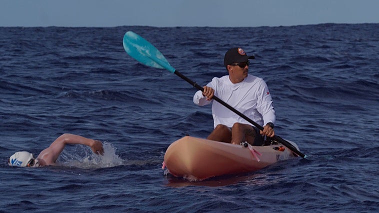 El galdakoztarra Iskander Sagarminaga conquista el Canal de Kaiwi en Hawái