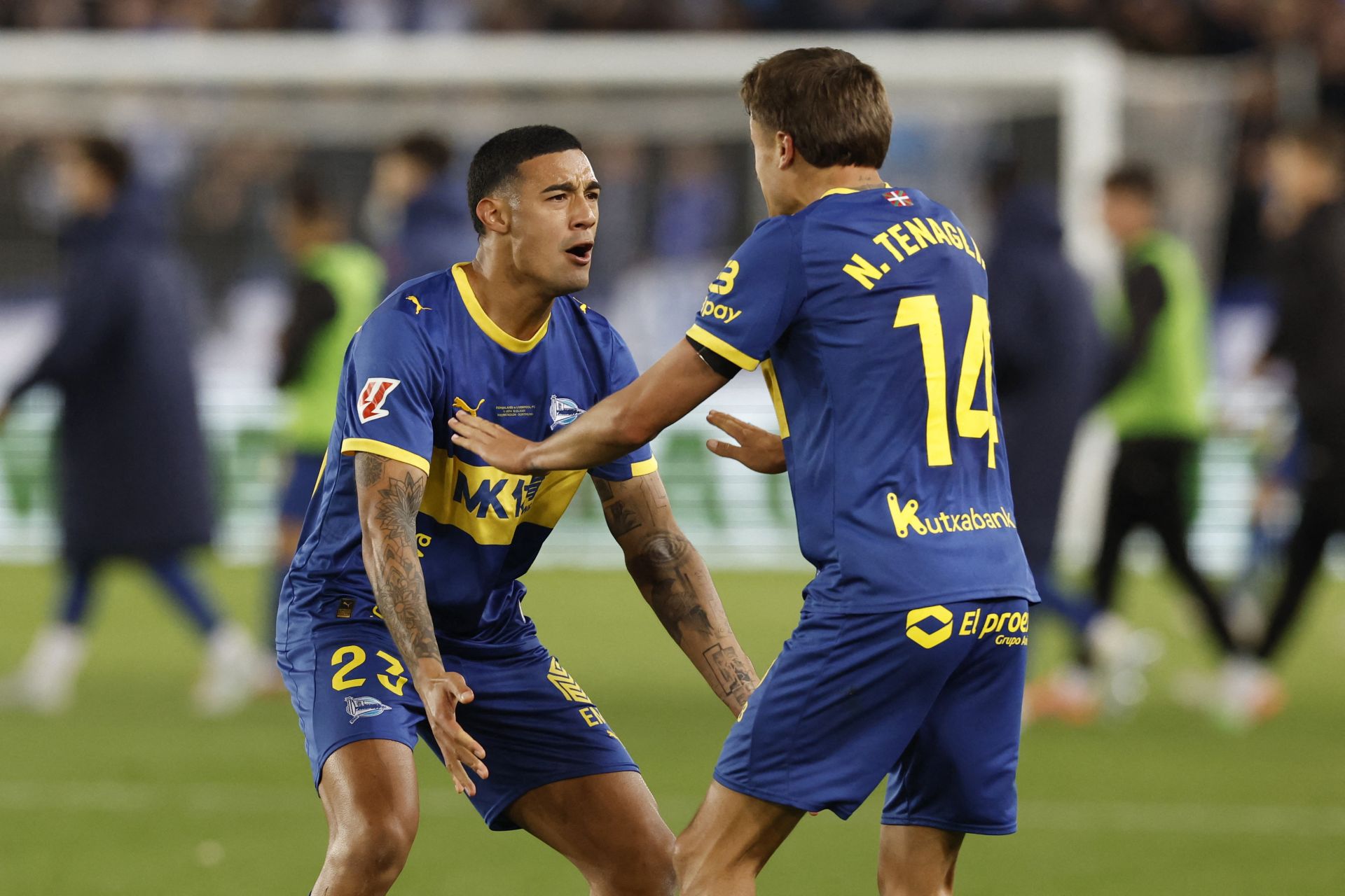 El Alavés se desata en la locura de Mendizorroza