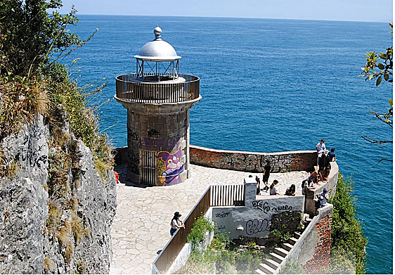 El acceso al Faro del Caballo de Santoña se mantendrá cerrado todo el verano