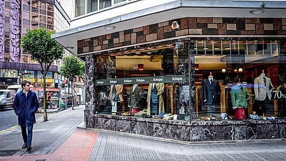 Cierra Denis, una de las grandes tiendas de hombre de Bilbao