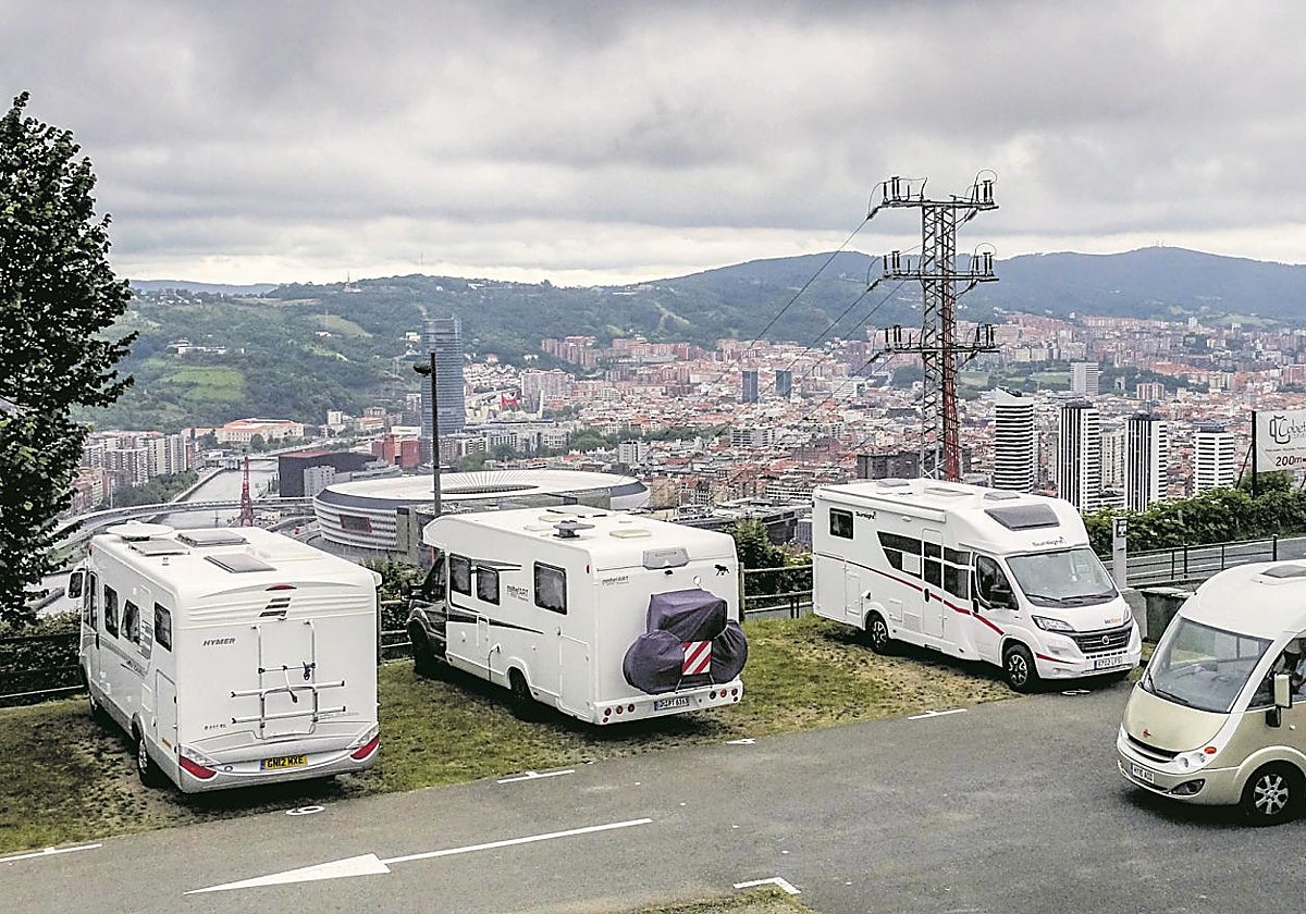 Las autocaravanas afrontan el verano con dudas sobre dónde podrán aparcar: así está la normativa en Cantabria, Asturias y País Vasco