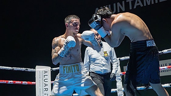 El boxeo de Endika Gómez brilla en Miranda a la espera de la pelea por el cinturon nacional del peso pluma