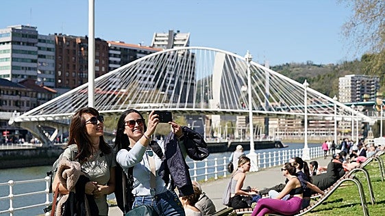 Llega el verano a Bizkaia: sol y máximas de hasta 35 grados para el viernes