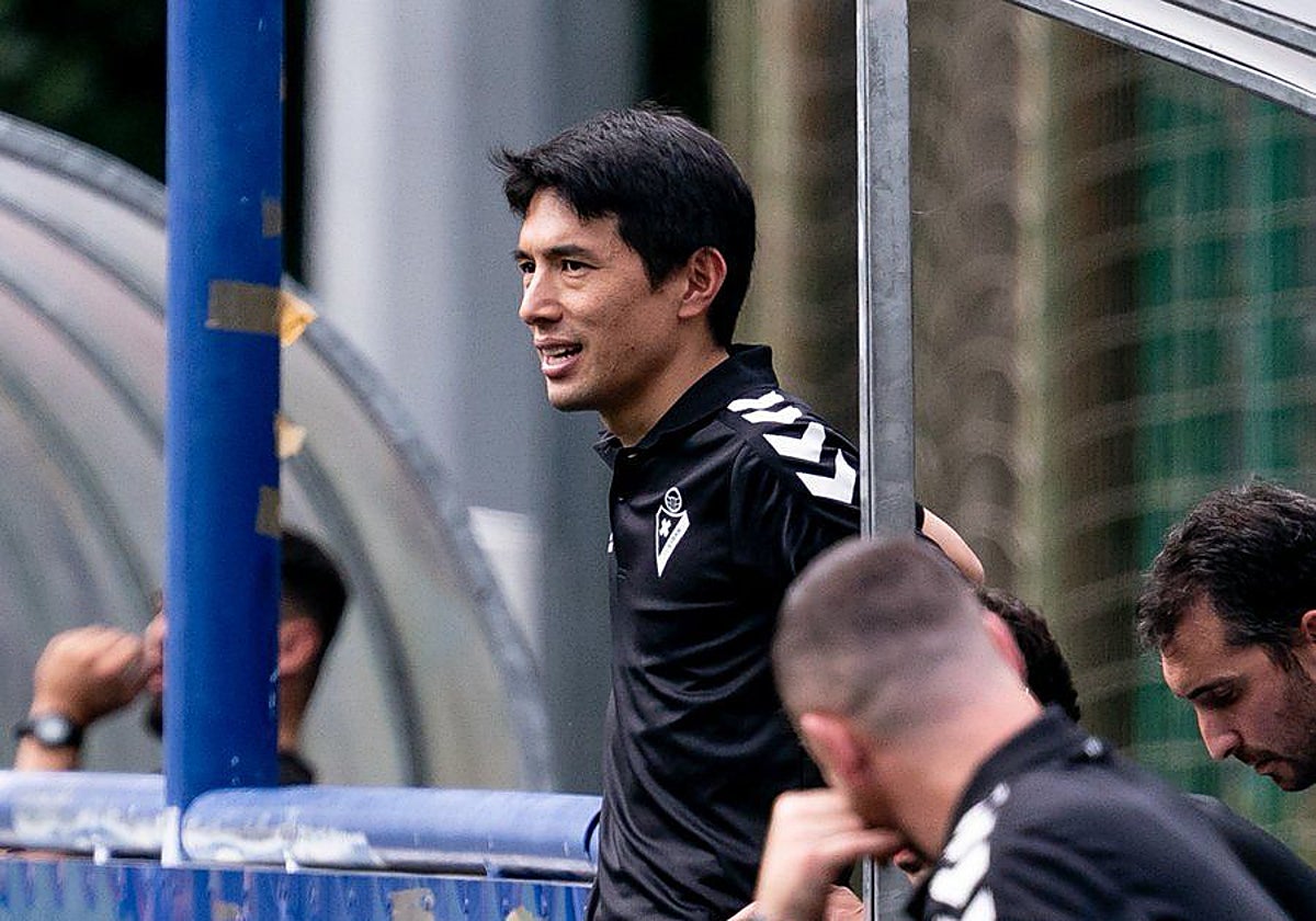 Atsushi Okazaki, el japonés que dirigirá al Santurtzi la próxima temporada