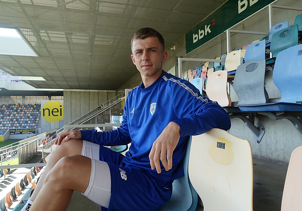 Beñat de Jesús, lateral derecho del Barakaldo, fichará por el Cádiz al concluir esta temporada.