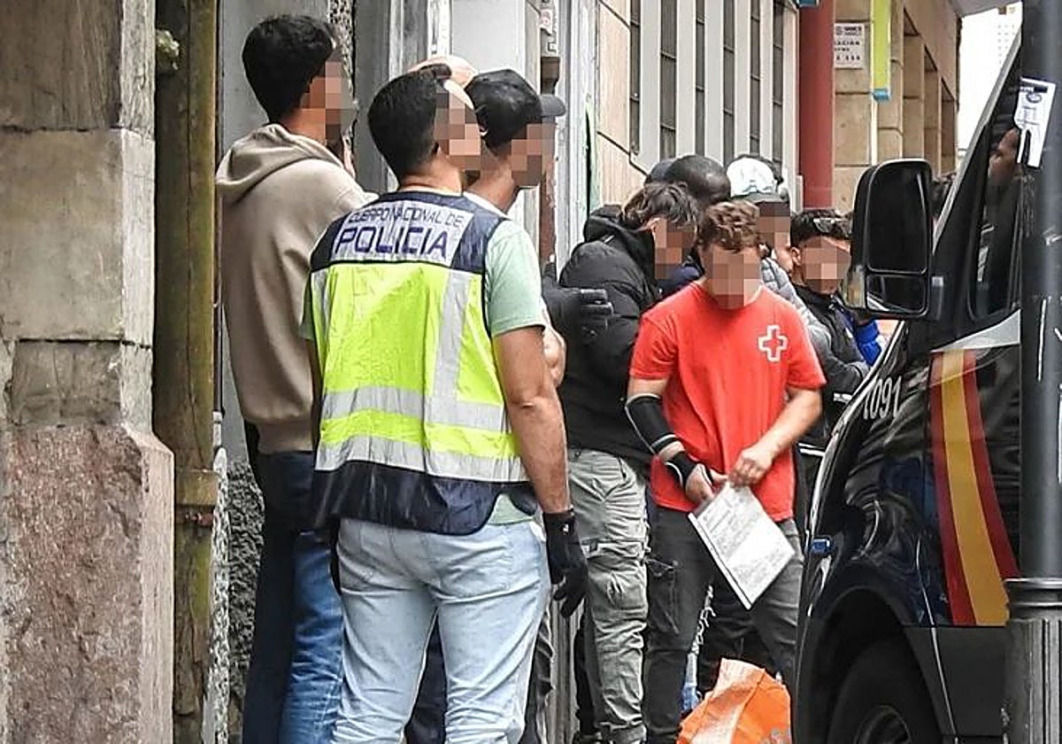 La 'operación padrón' detecta 118 fraudes en la regularización de inmigrantes