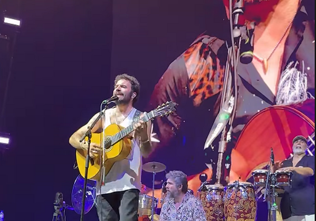 Los Delinqüentes se abandonan a la rumba y el cachondeo en un BEC lleno
