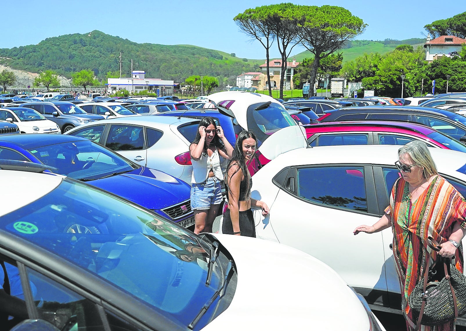 Revientan la barrera del parking de Laga mientras Gorliz se sume en el caos