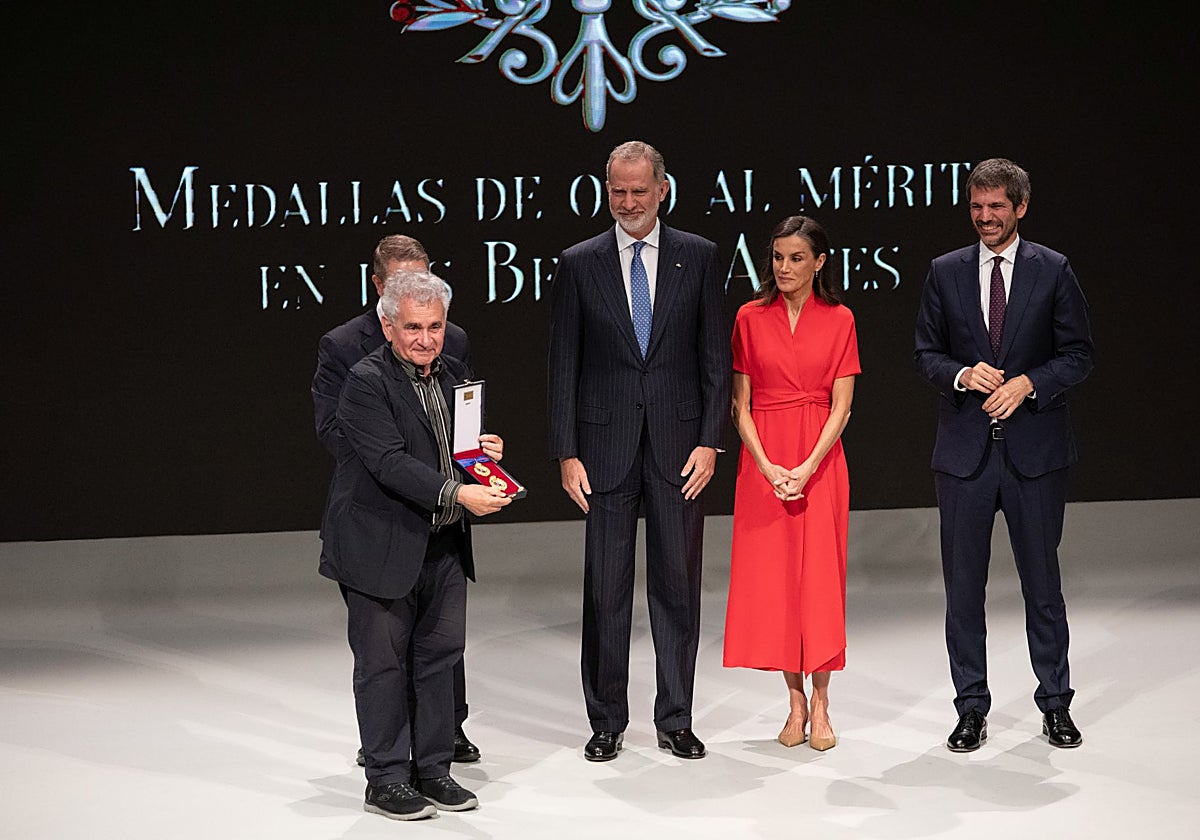 Bernardo Atxaga recoge su Medalla de Oro al Mérito en las Bellas Artes de 2024