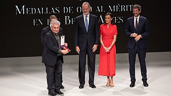 Bernardo Atxaga recoge su Medalla de Oro al Mérito en las Bellas Artes de 2024