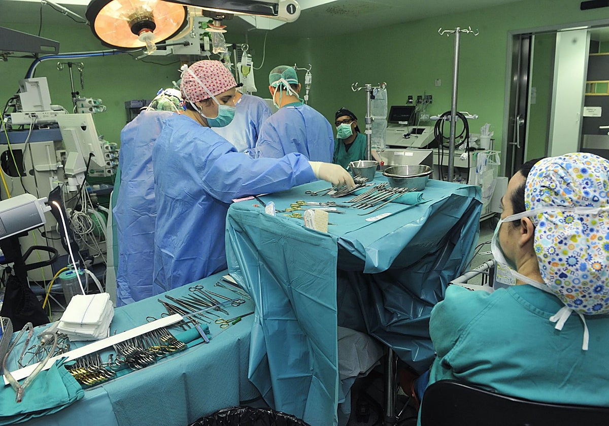 Las listas de espera quirúrgicas se disparan en traumatología, 'otorrino' y urología por la huelga
