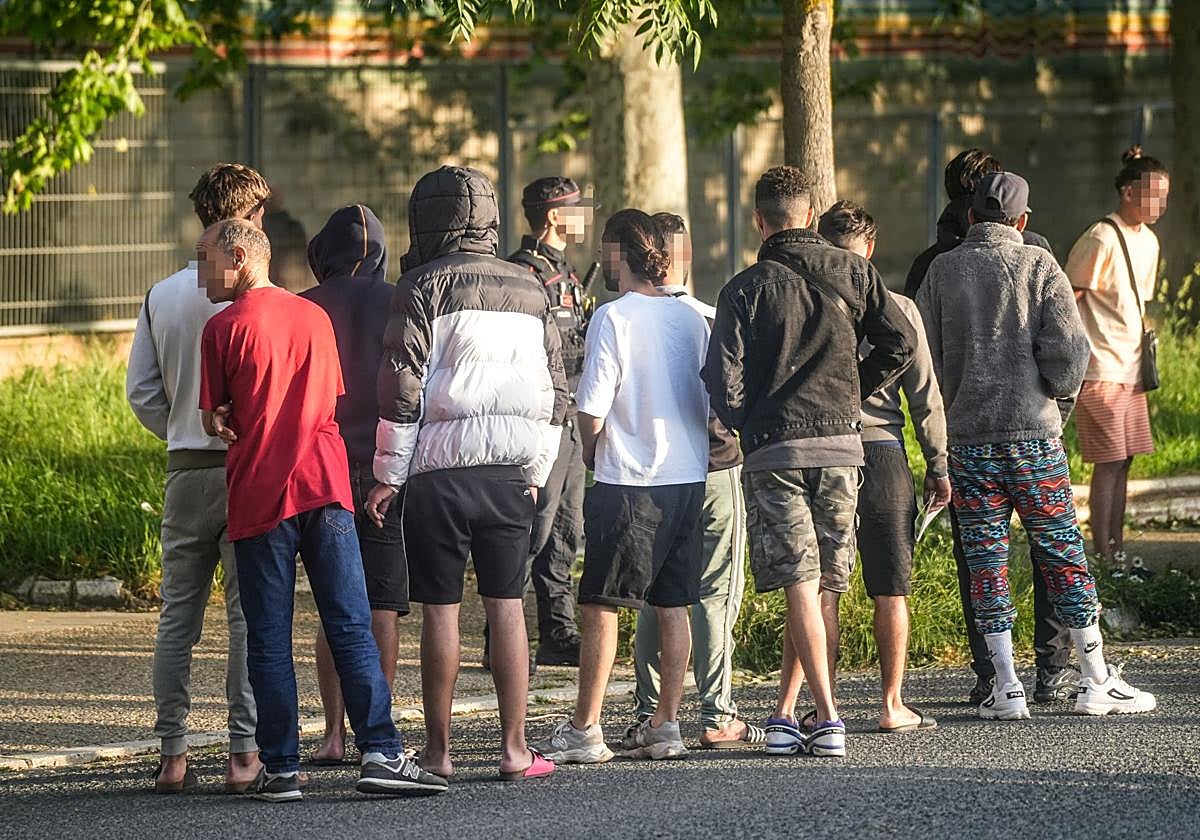 Los okupas identificados en URSSA y EGA: «Venimos desde Marsella para conseguir los papeles y buscar trabajo»