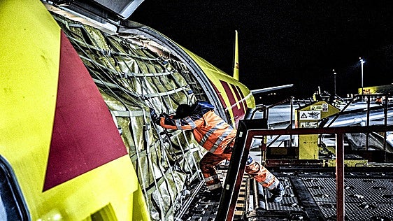 El aeropuerto de Vitoria se afianza en el 'top 30' europeo de aeropuertos que más carga mueven