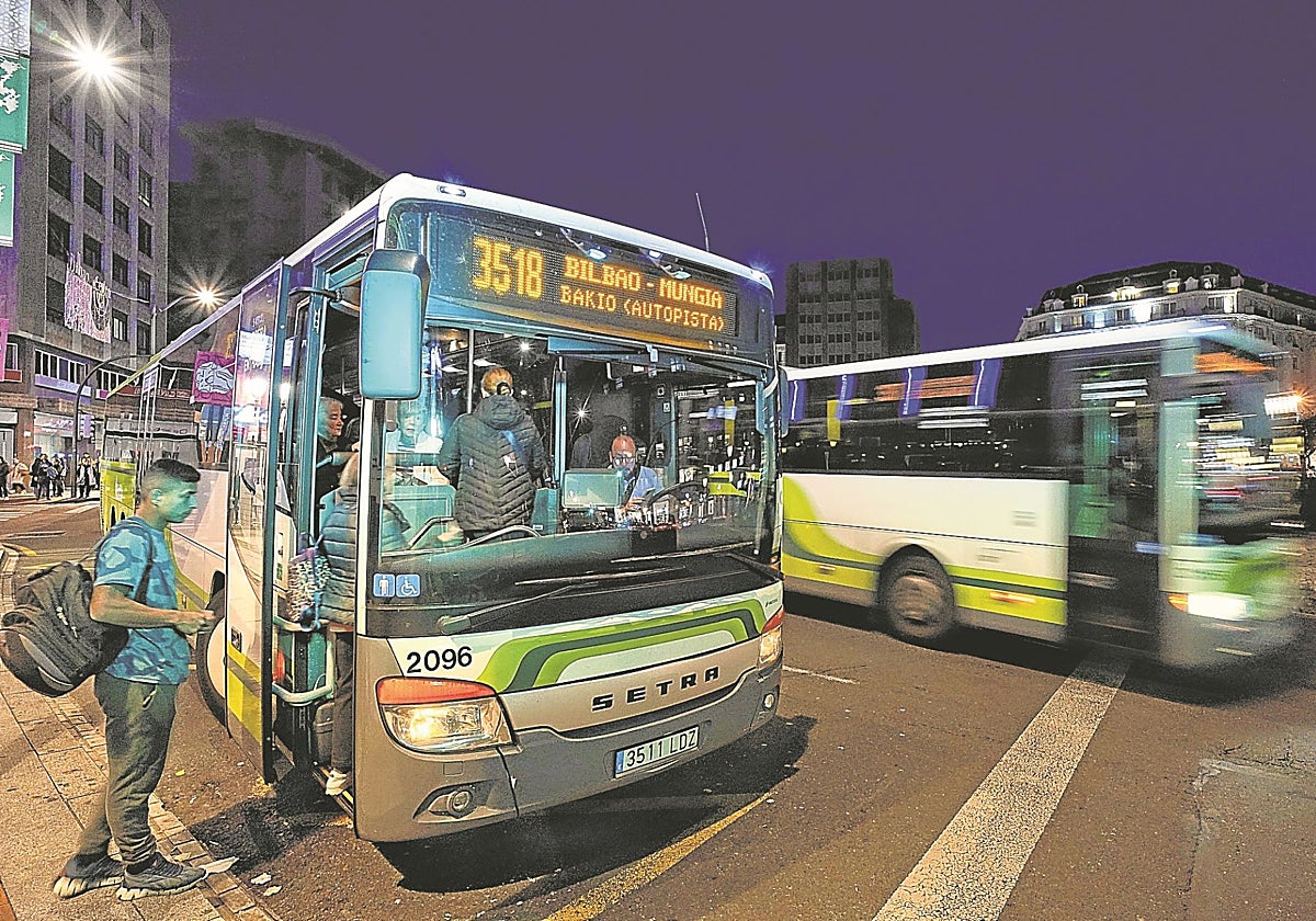 Los ayuntamientos presionan para que Bizkaibus implante servicios nocturnos