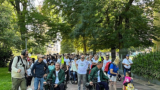 Más de 500 kilómetros en silla de ruedas para visibilizar las enfermedades raras