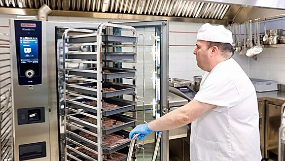 Educación acelera en su plan para instalar cocinas y suma otros tres colegios en Vitoria