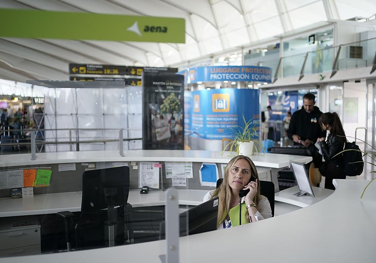 El aeropuerto de Bilbao implanta un sistema de atención por IA y prescide de seis empleados