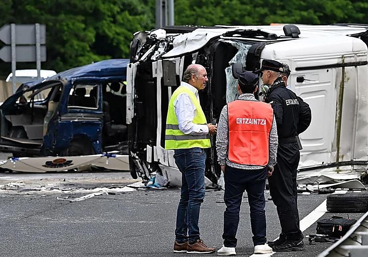 El camionero, en estado de shock: «Ha intentado esquivar el coche, pero no ha podido»