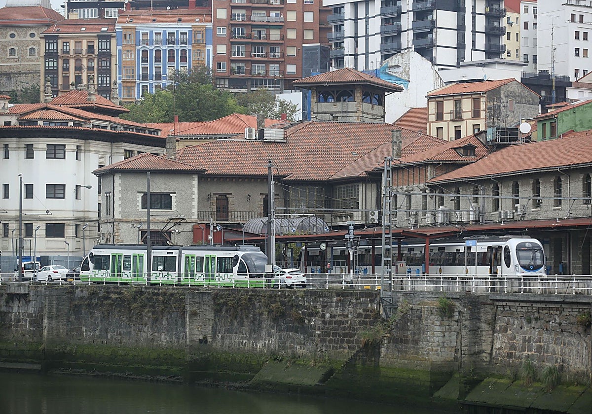 Cortes este verano en el tranvía entre Atxuri y Abusu por la renovación de vías