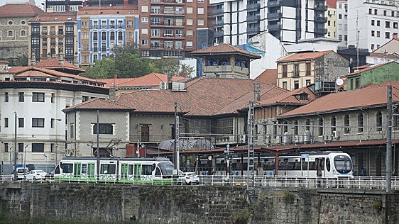 Cortes este verano en el tranvía entre Atxuri y Abusu por la renovación de vías