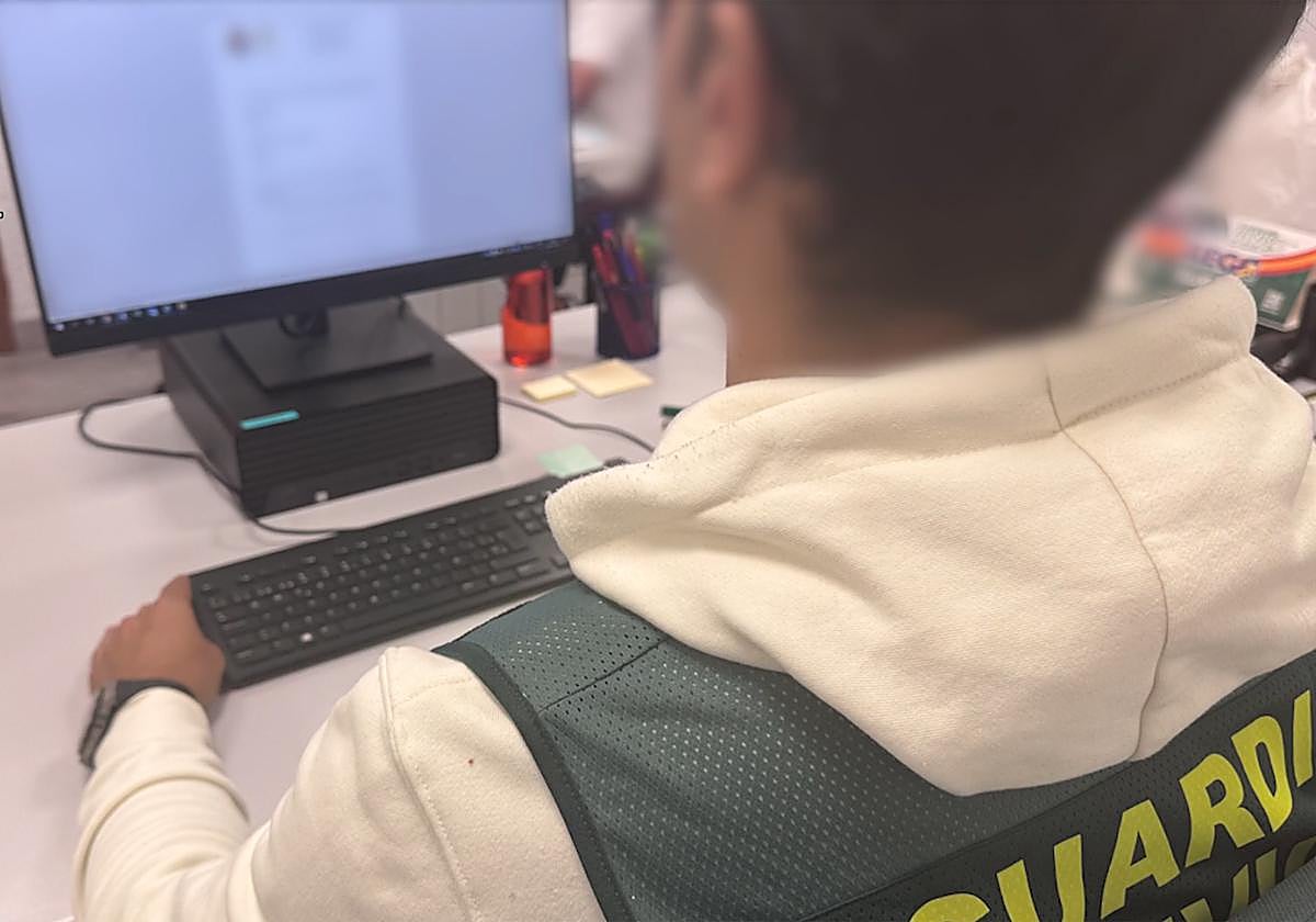 Se hace pasar por guardia civil en Bizkaia para obtener información sobre la violencia que sufrió su pareja en otra relación