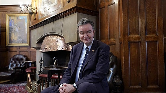 Jorge de Habsburgo, embajador húngaro: «Mi padre fue educado en Lekeitio, conoció el País Vasco y aprendió euskera»