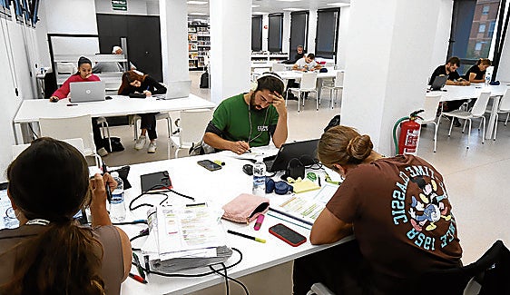 Estudiantes de Miranda: «No podemos estudiar en la Biblioteca, estamos vendidos en nuestra propia ciudad»