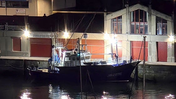 El primer bonito de la temporada en el puerto de Bermeo se paga a una media de 10,40 euros