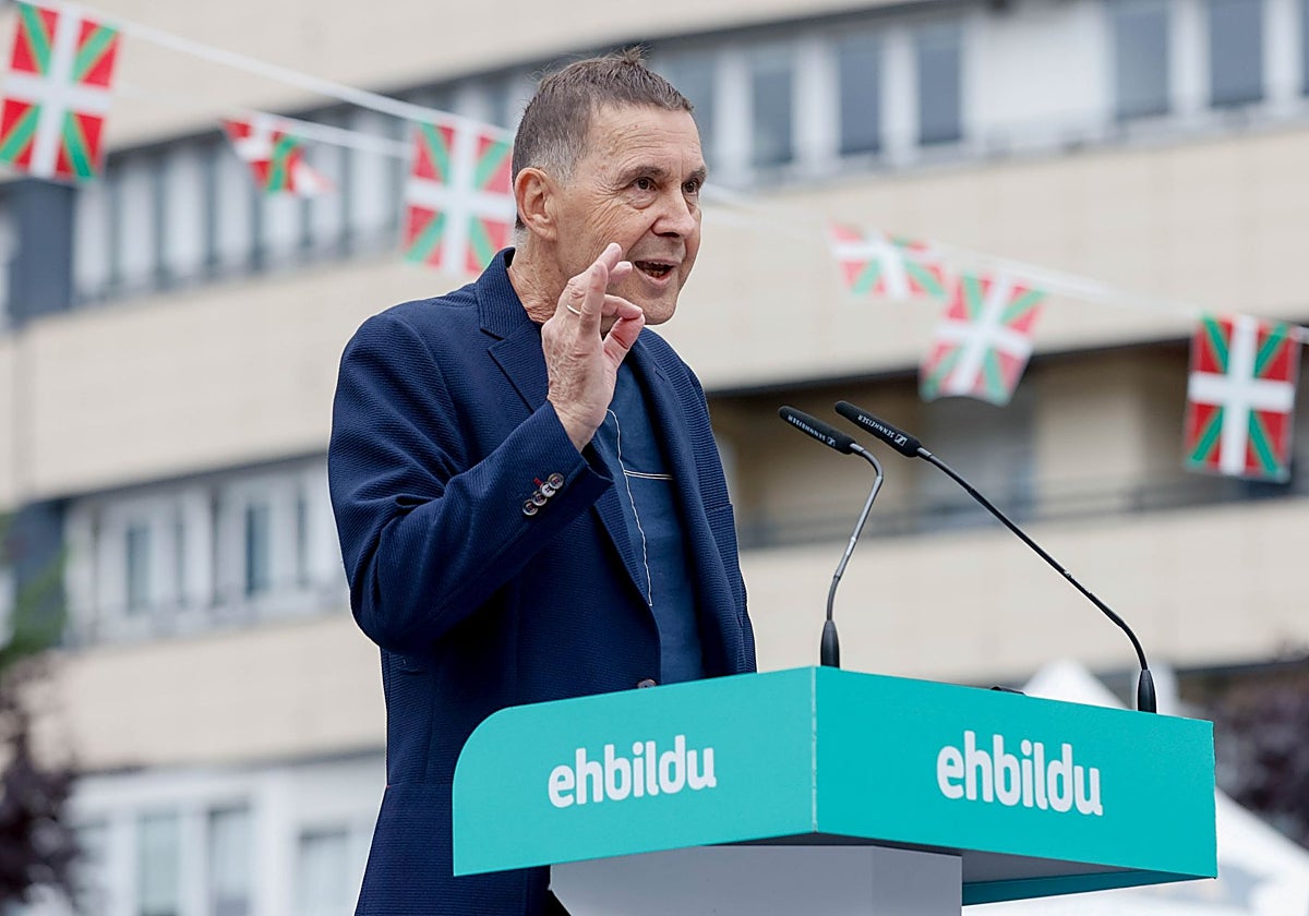 Otegi se enzarza con Esteban por los presuntos abusos en Ren