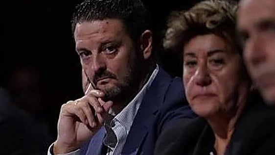 El palo de Uriarte a San Román: «Nunca fue mi mano derecha y al final le invité a irse en forma de dimisión»