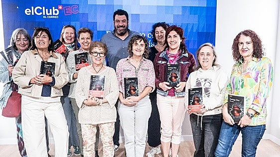 De profesor de educación física a guionista y escritor de éxito. «La novela me ha agarrado», admite Santiago Díaz