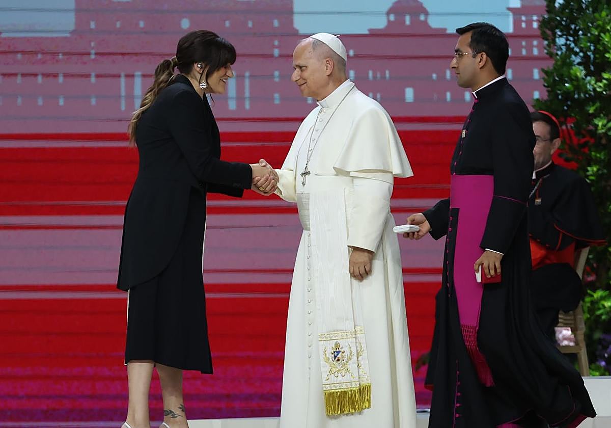 Rozalén responde a las críticas por cantar ante el Papa: «So