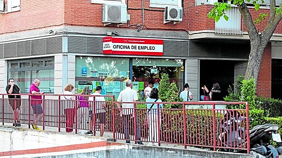 Un funcionario aclara si el SEPE pagará el subsidio a los trabajadores de baja por incapacidad temporal