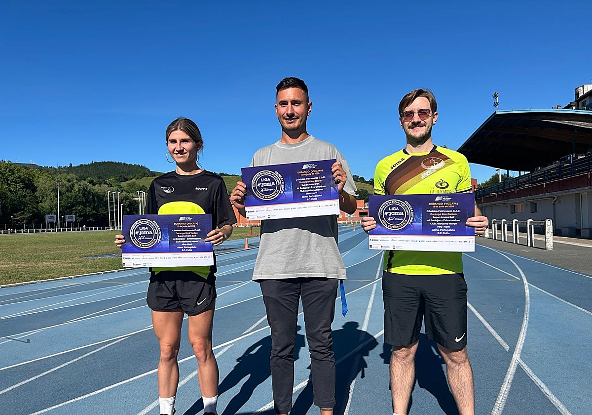 Los atletas del Durango Kirol Taldea presentaron el evento junto al concejal de Deportes, Iker Txertudi.