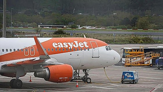 Susto en el aeropuerto de Loiu: impacto contra un ave y aviso de fallo de motor en un vuelo a Bristol