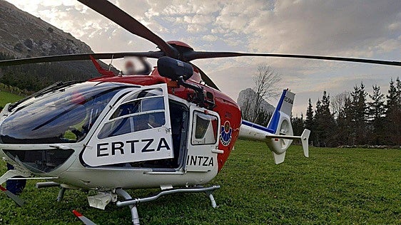 Rescatan a un hombre tras sufrir una caída en el monte Galarraga de Okondo