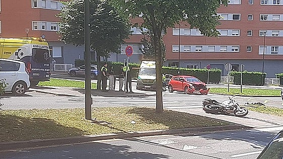 Un motorista herido en Bilbao tras ser embestido por un coche