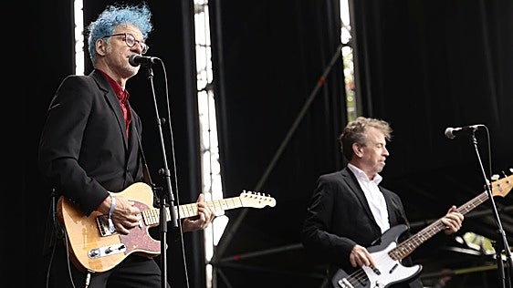 The Del Fuegos decepcionan en su regreso a Vitoria 40 años después
