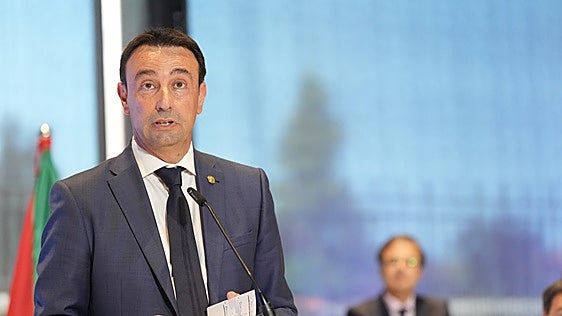 Leire Díez y el vicelehendakari socialista Mikel Torres se cruzaron 1.288 mensajes
