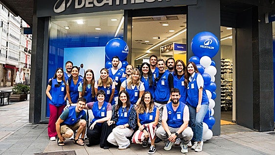 Decathlon amplía su tienda del centro de Vitoria y potencia sus secciones de 'running', natación y nutrición deportiva