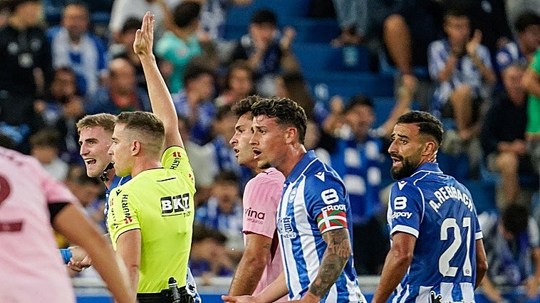 Blanco, Ángel Pérez y Toni Martínez, suplentes en San Mamés