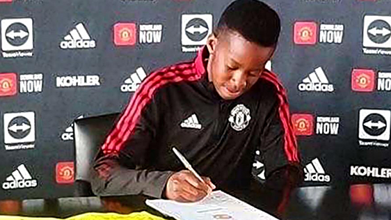 El Athletic ficha a Osuchukwu, un portero del Manchester United de 16 años