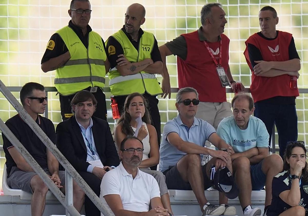 El presidente rojiblanco Jon Uriarte estuvo presente en el debut liguero del Athletic Femenino en Lezama.
